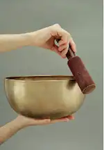 Relaxation profonde grâce au massage sonore et à la sonothérapie aux bols tibétains